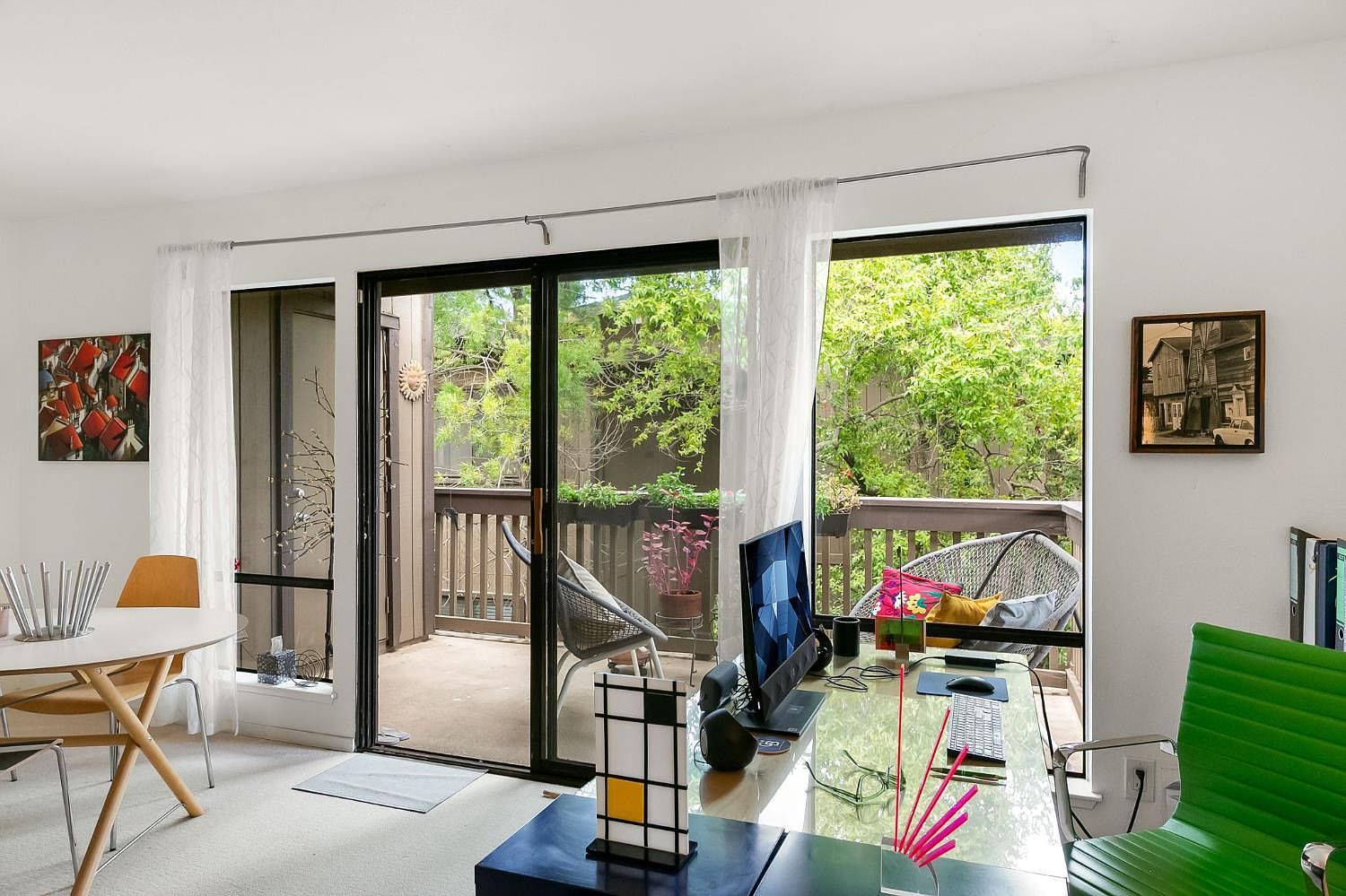 2424 Larkspur Ln APT 216 Sacramento, CA 95825 - Thumbnail 4