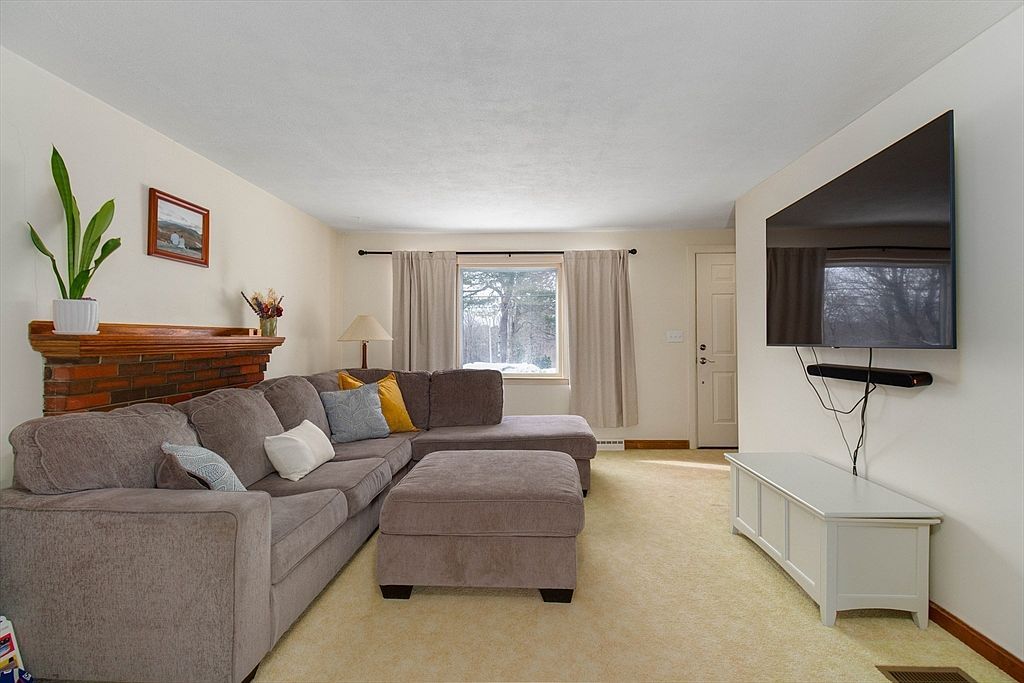 839 Lincoln St Franklin, MA 02038 - Thumbnail 4