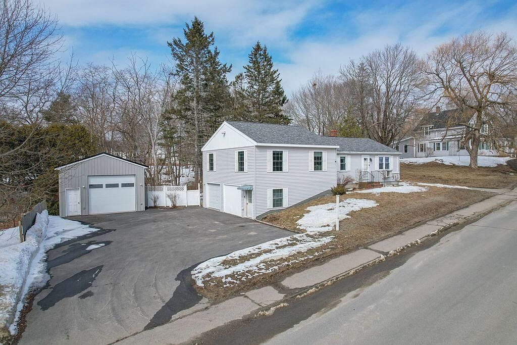 30 Deane St Ellsworth, ME 04605 - Thumbnail 4