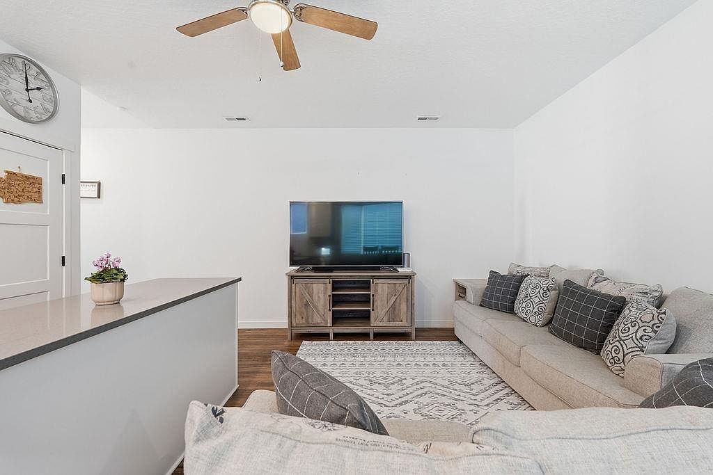 2303 E Longfellow Ave Spokane, WA 99207 - Thumbnail 4