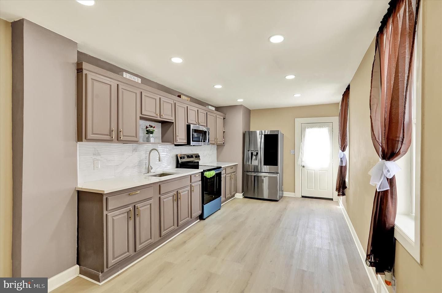 218 N Front St Reading, PA 19601 - Thumbnail 4