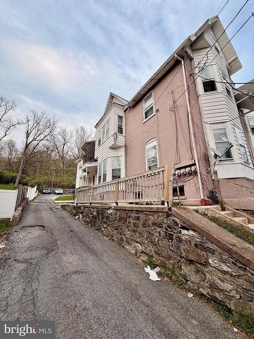 1601 Mineral Spring Rd Reading, PA 19602 - Thumbnail 4