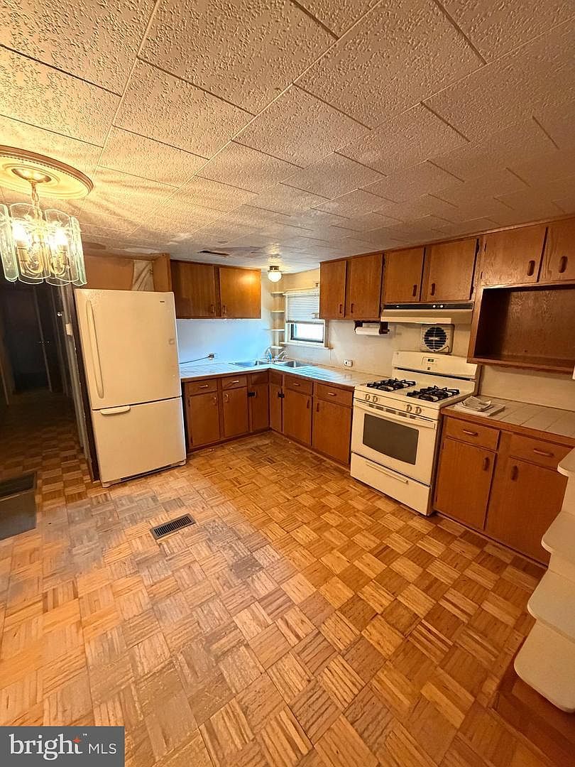 1113 Hollywood Dr Reading, PA 19606 - Thumbnail 4