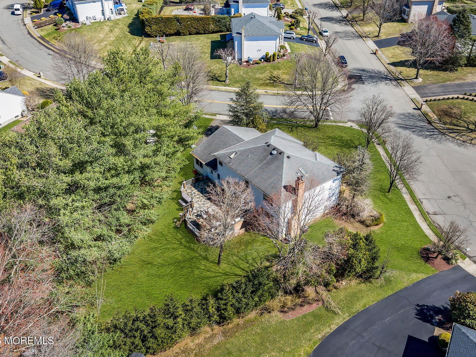 37 Carrie Dr Marlboro, NJ 07746 - Thumbnail 4