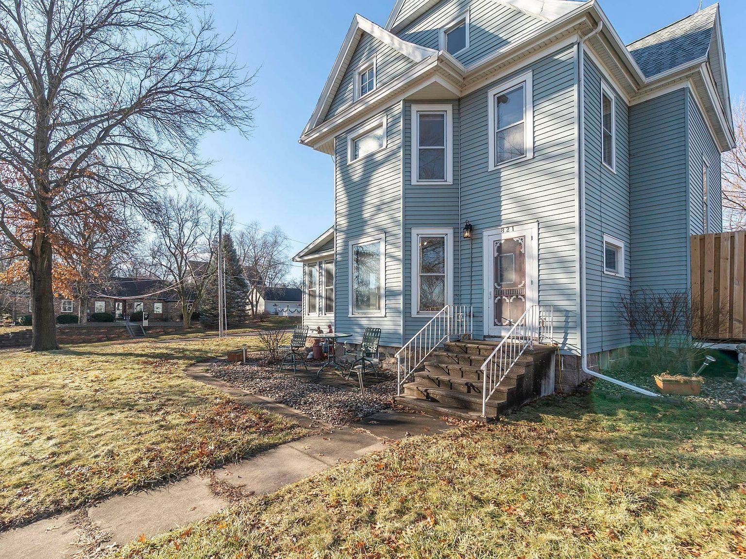 821 College St Cedar Falls, IA 50613 - Thumbnail 4