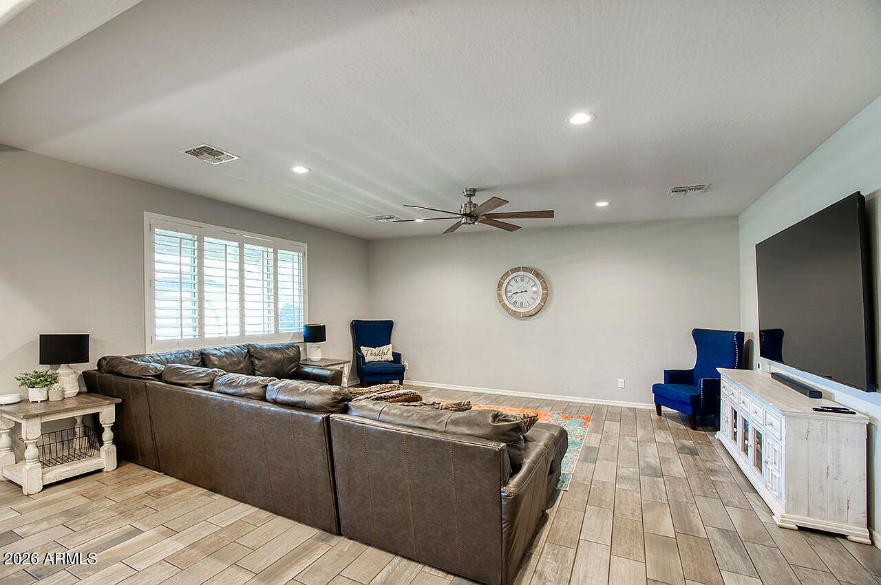 16094 W Desert Hills Dr Surprise, AZ 85379 - Thumbnail 4