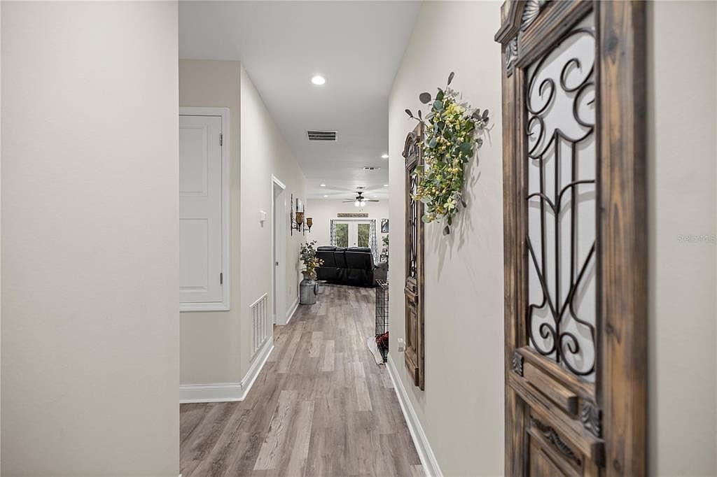 2 Magnolia Pass Trce Ocklawaha, FL 32179 - Thumbnail 4