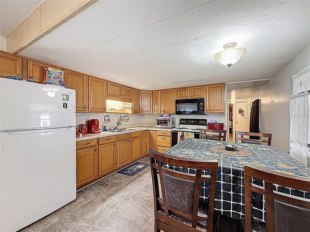 1823 Blue Lake Dr Lakeland, FL 33801 - Thumbnail 4