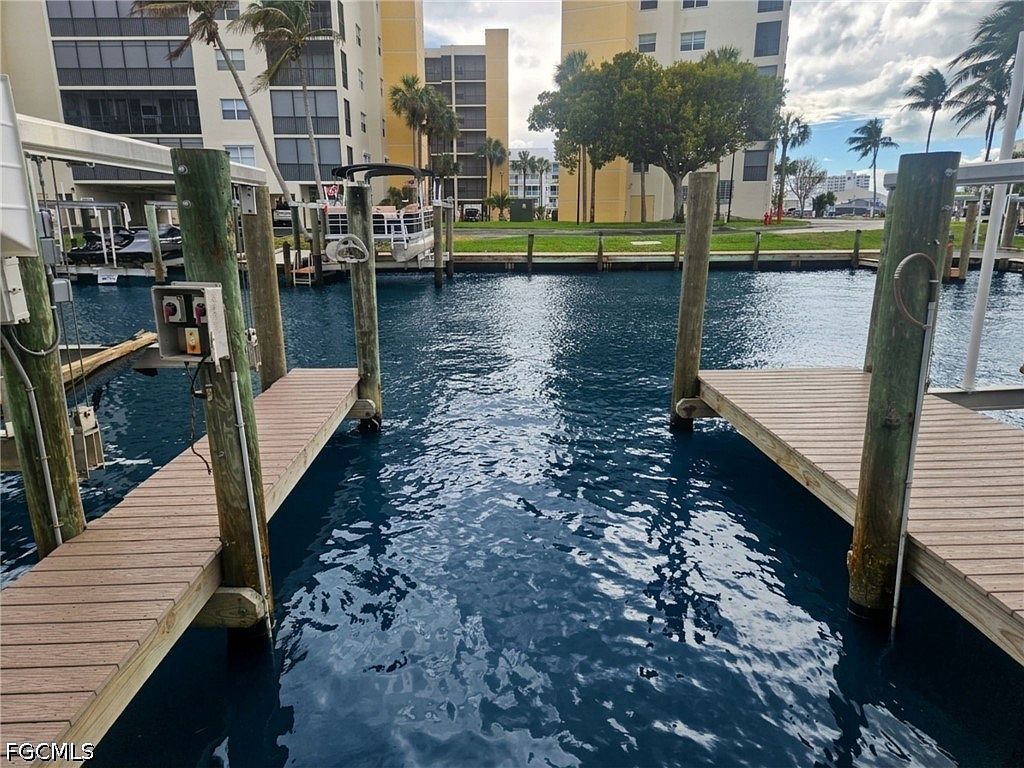 Dock 56 4351 Bay Beach Ln Fort Myers Beach, FL 33931 - Thumbnail 4