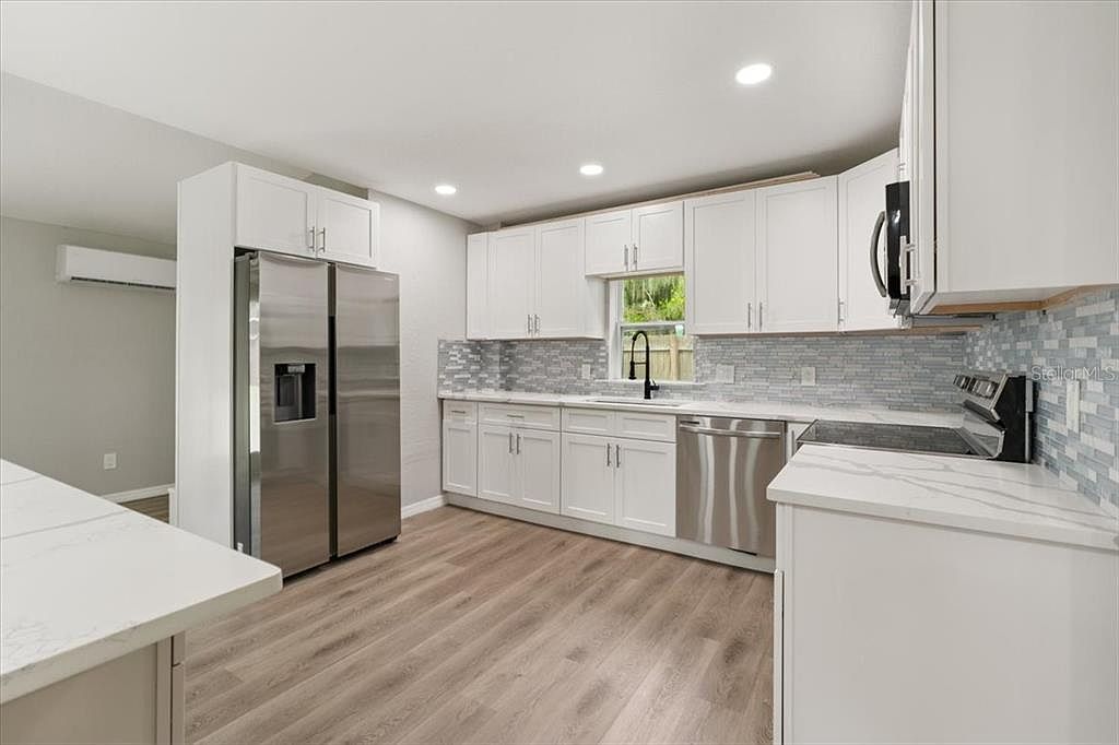 2005 Sunny Ln New Smyrna Beach, FL 32168 - Thumbnail 4