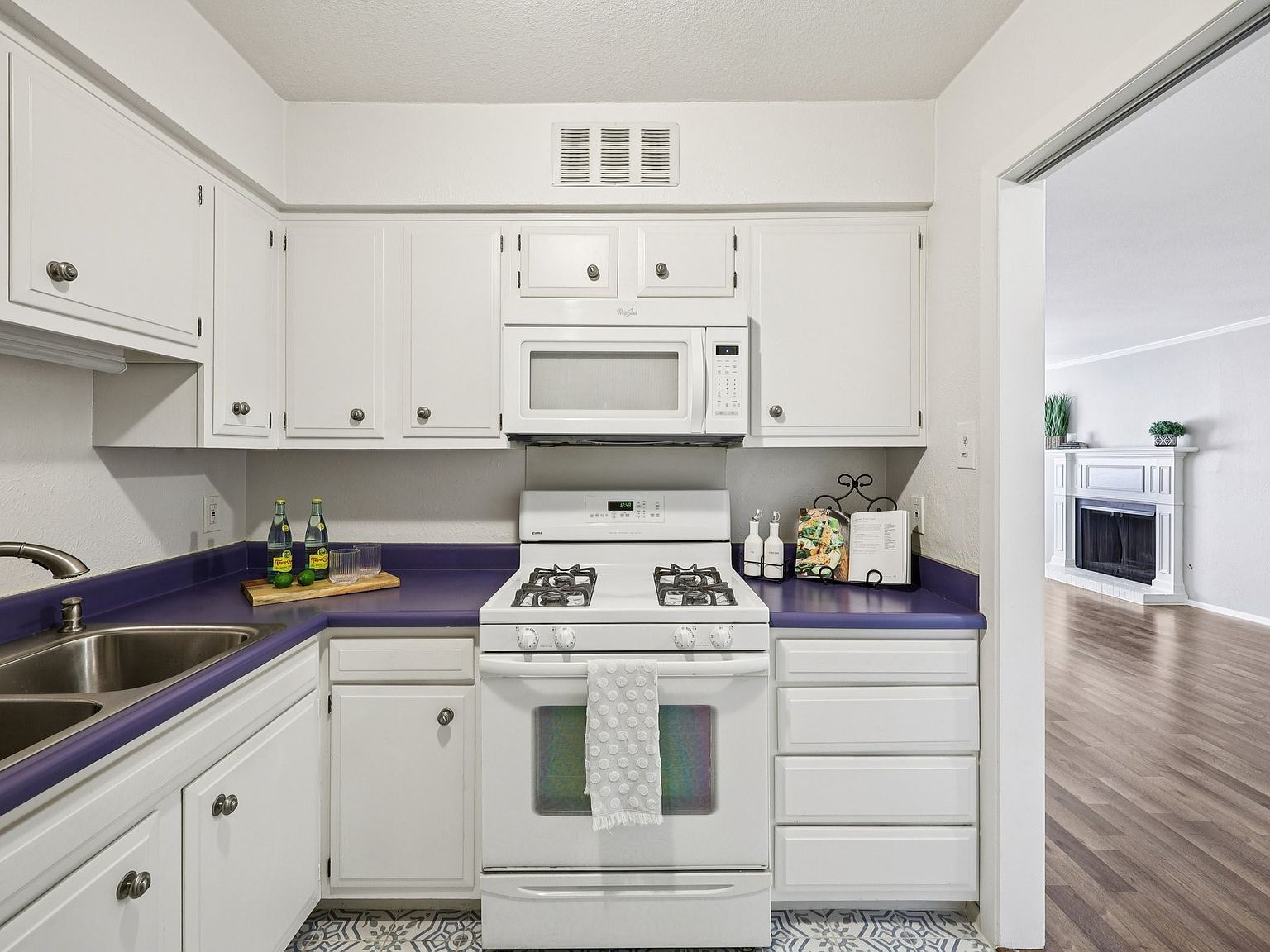 1401 Forest Edge Dr APT 21 Arlington, TX 76013 - Thumbnail 4