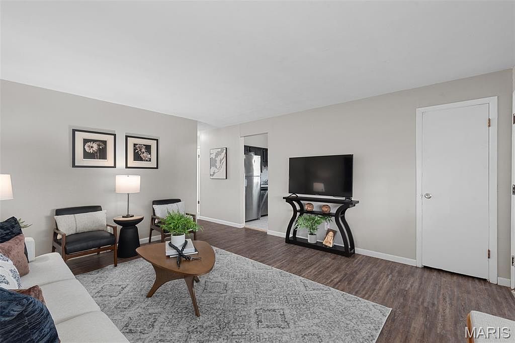 610 Superior Dr Saint Louis, MO 63135 - Thumbnail 4