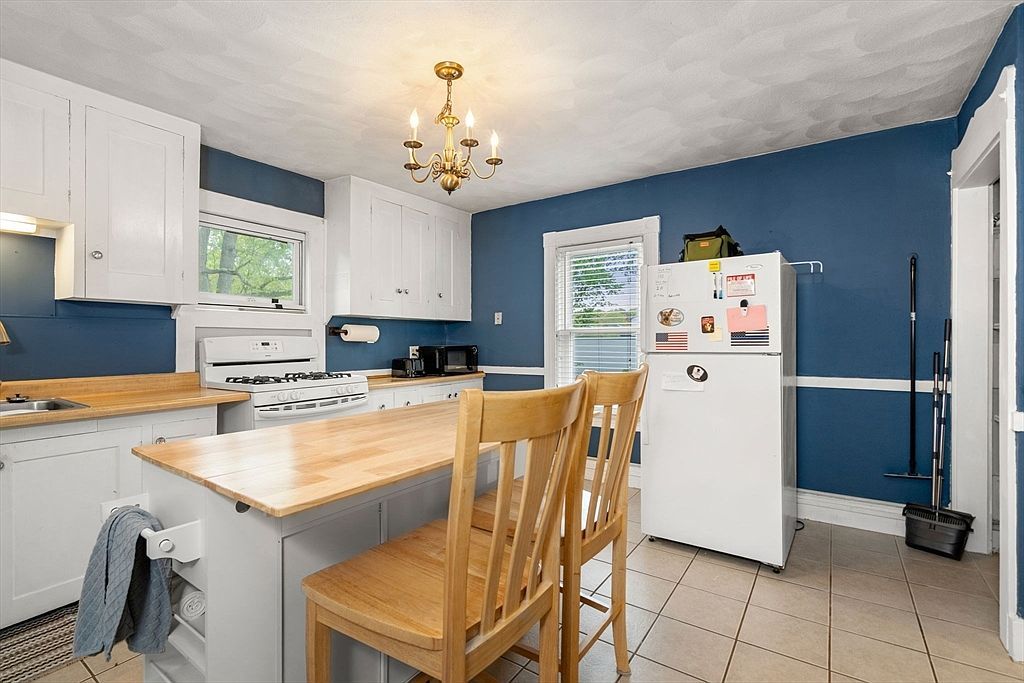 26 Powder Mill Rd Maynard, MA 01754 - Thumbnail 4