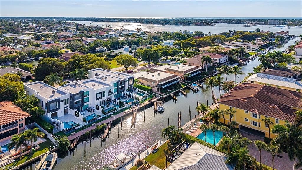 1559 Chesapeake Ave Naples, FL 34102 - Thumbnail 4