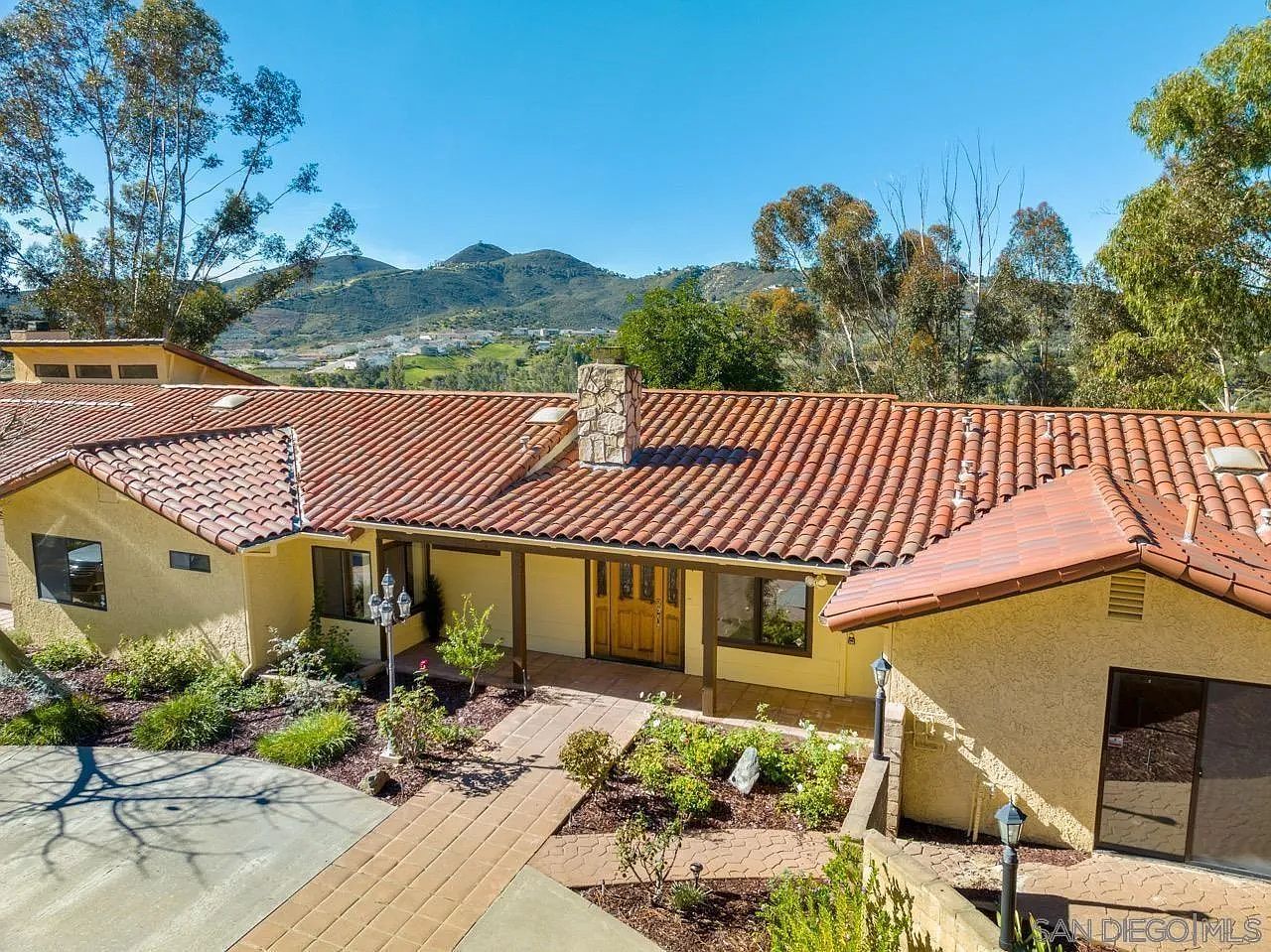 2665 Kauana Loa Dr Escondido, CA 92029 - Thumbnail 4