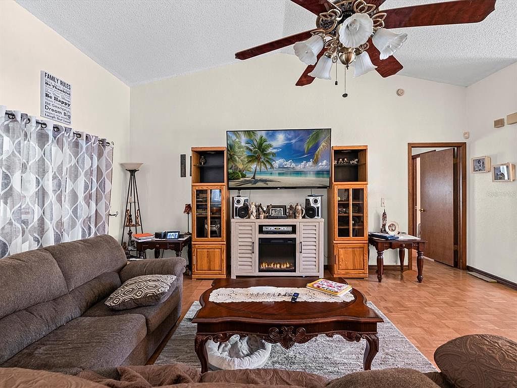 18824 Parade Rd Hudson, FL 34667 - Thumbnail 4