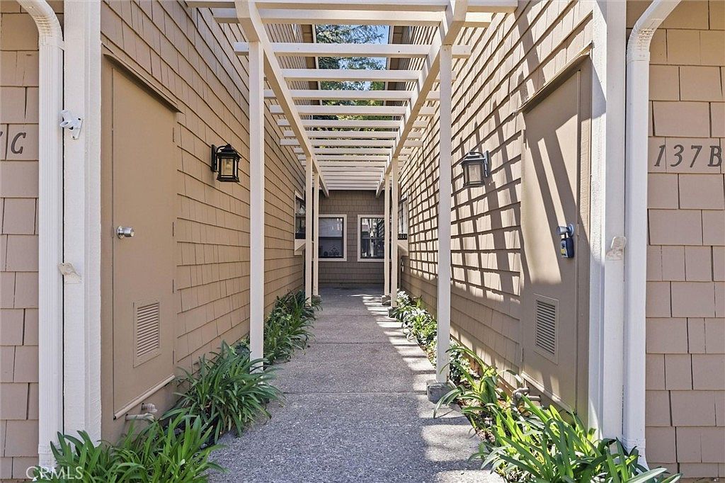 137 Redding Rd APT B Campbell, CA 95008 - Thumbnail 4