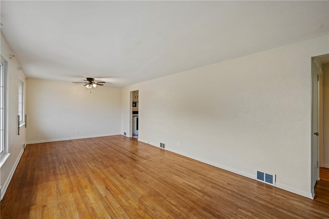 3560 Wallace Dr Pittsburgh, PA 15227 - Thumbnail 4