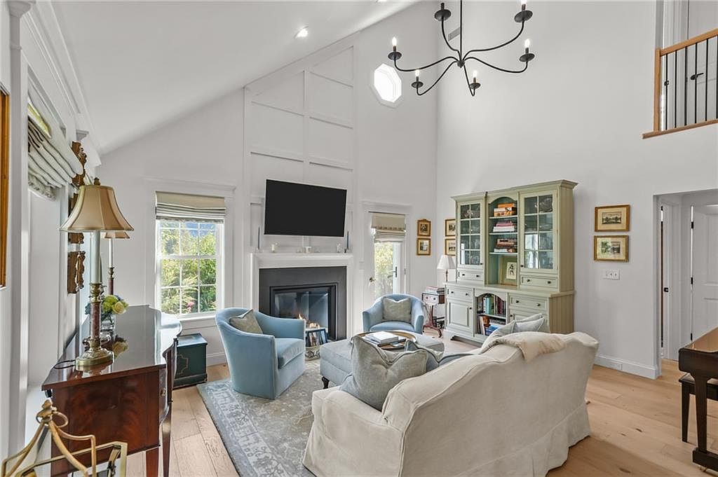 310 Corey Ln Middletown, RI 02842 - Thumbnail 4