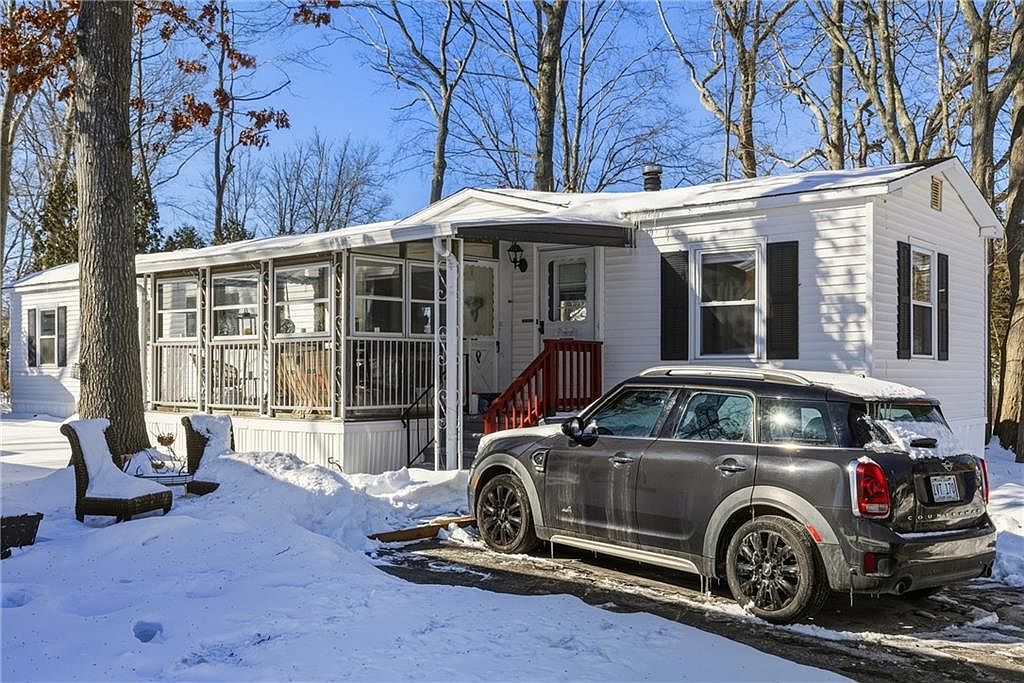 502 Forest Park Middletown, RI 02842 - Thumbnail 4