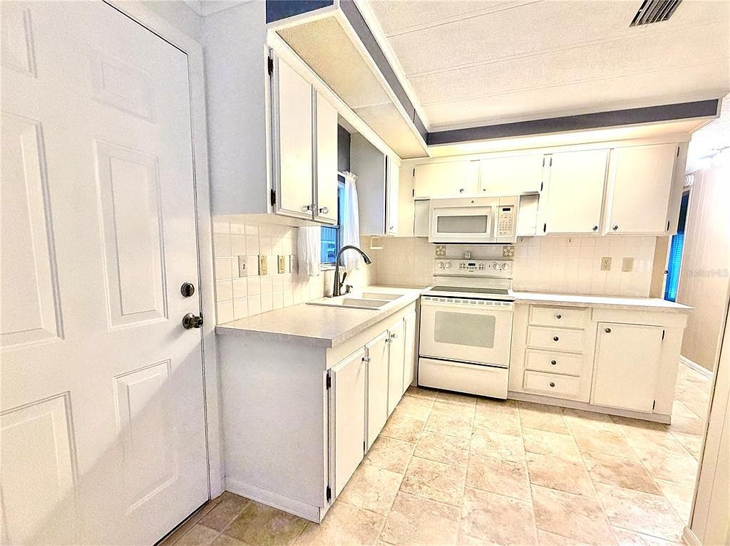 3335 S Citrus Cir #Ge Zellwood, FL 32798 - Thumbnail 4