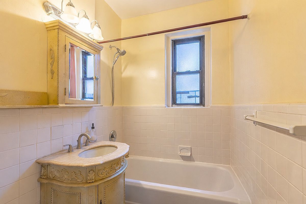 2515 Glenwood Rd APT 2B Brooklyn, NY 11210 - Thumbnail 4