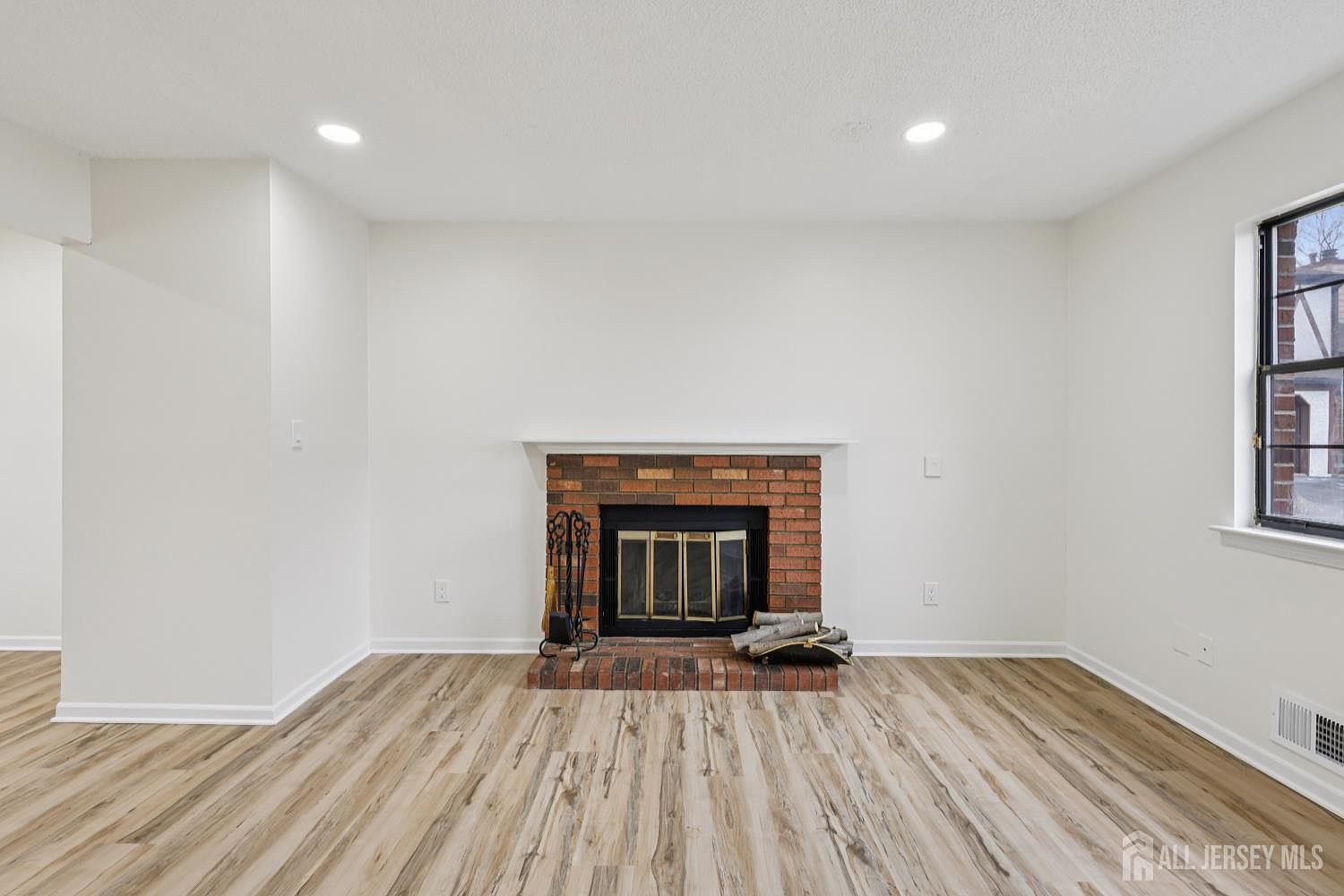 21 Wellington Ct Sayreville, NJ 08872 - Thumbnail 4