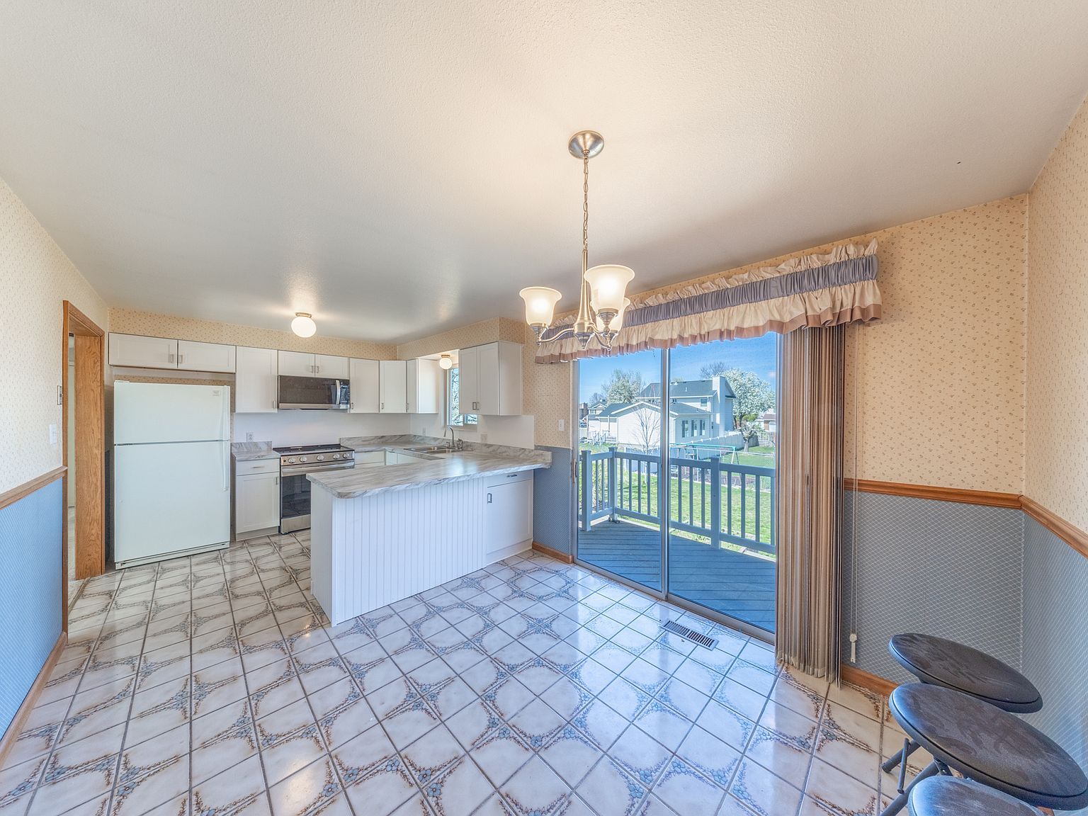 75 E Monticello Dr Kaysville, UT 84037 - Thumbnail 4