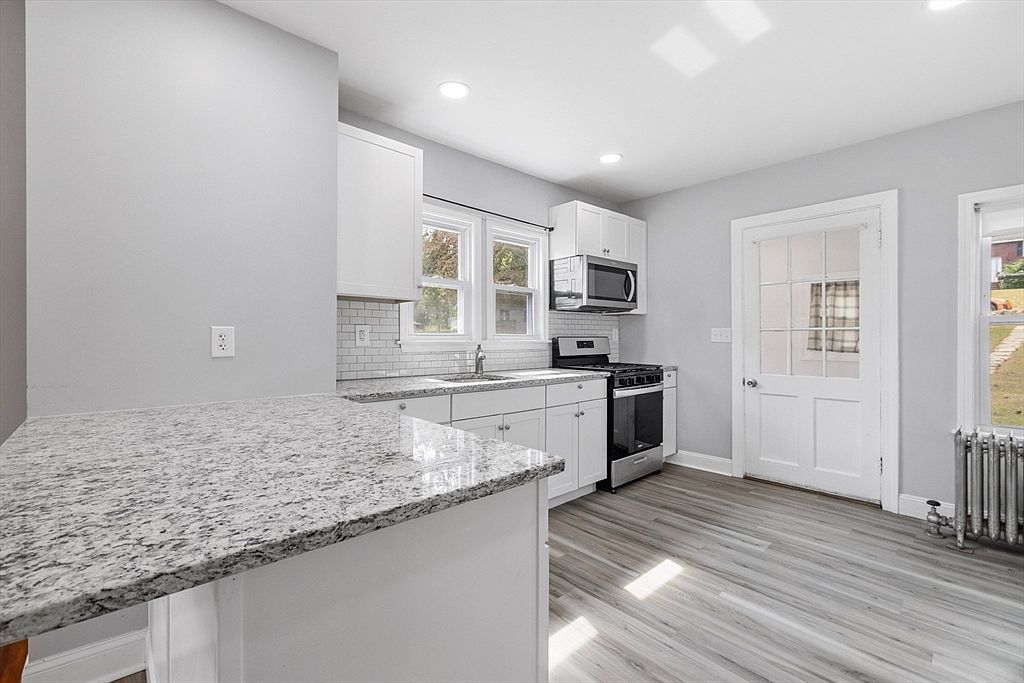 117 Gorham St Chelmsford, MA 01824 - Thumbnail 4