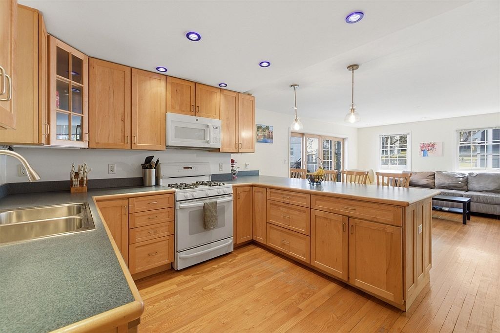 15 Ellison Rd Lexington, MA 02420 - Thumbnail 4