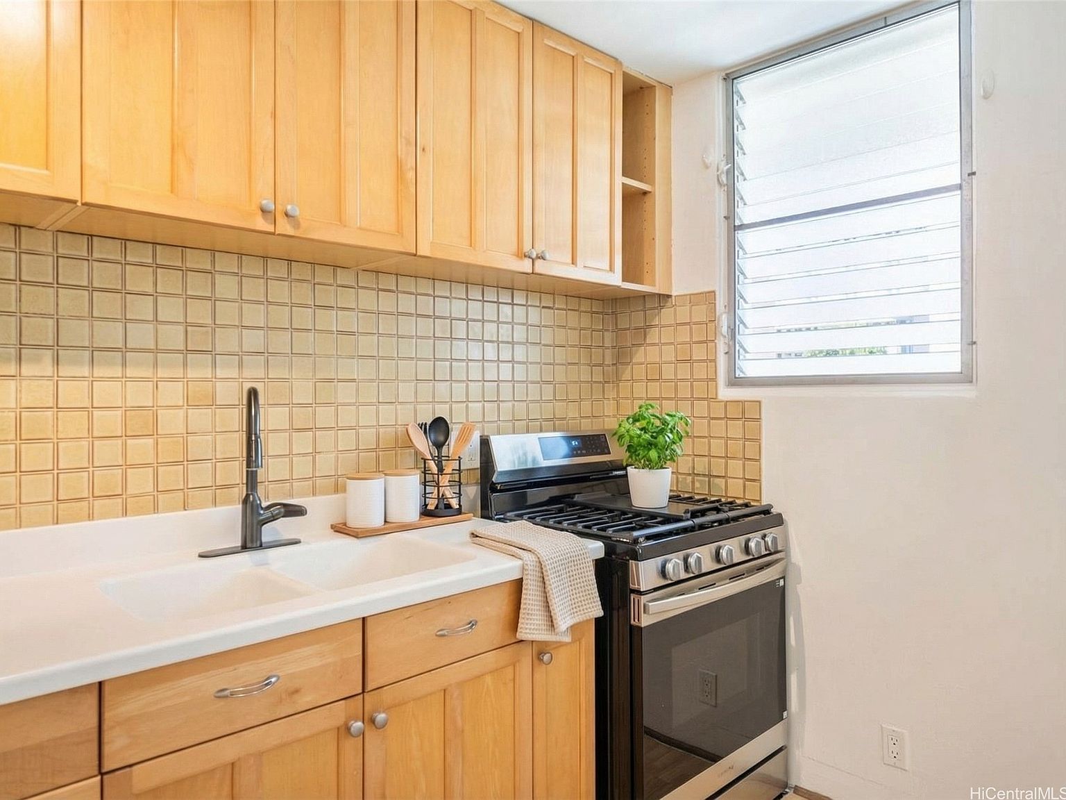 1036 Green St APT 304 Honolulu, HI 96822 - Thumbnail 4