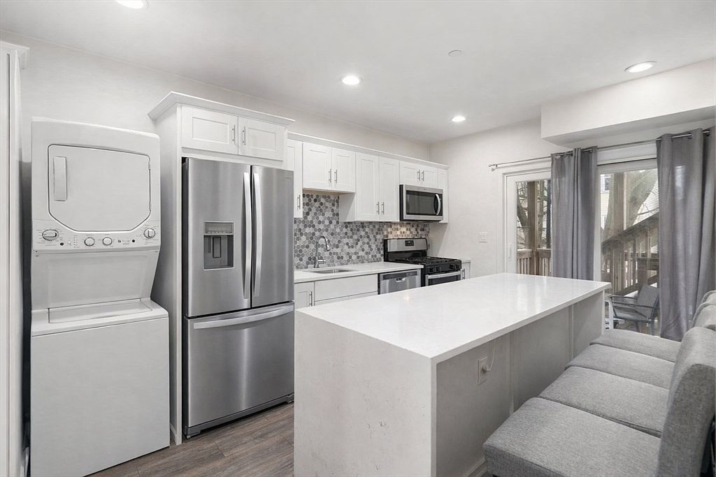 40 Morris St APT 2 Boston, MA 02128 - Thumbnail 4