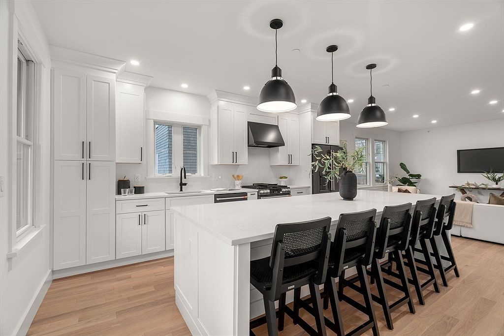 26 Adelaide St Floor 1 Jamaica Plain, MA 02130 - Thumbnail 4