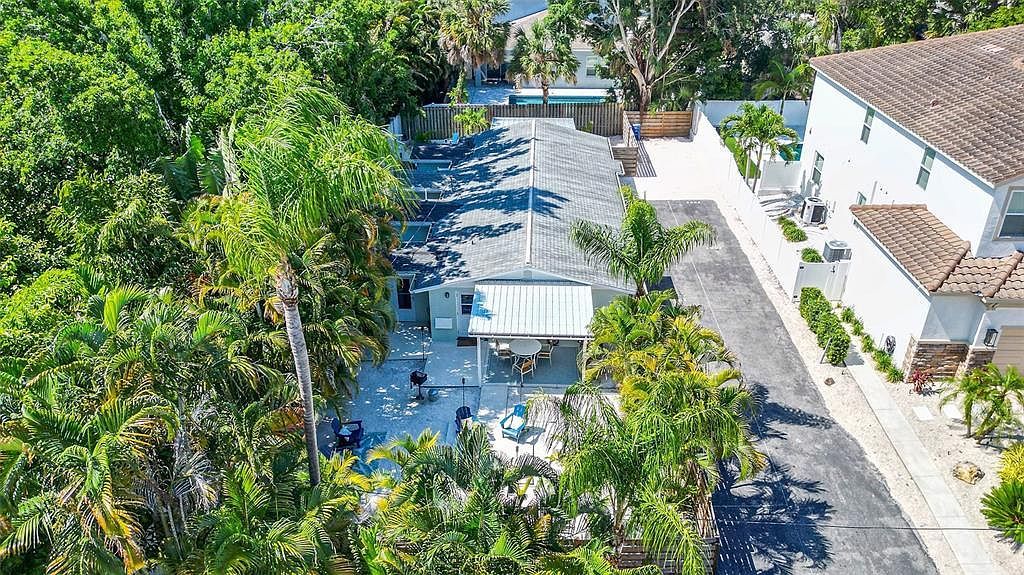 1805 Ivanhoe St Sarasota, FL 34231 - Thumbnail 4