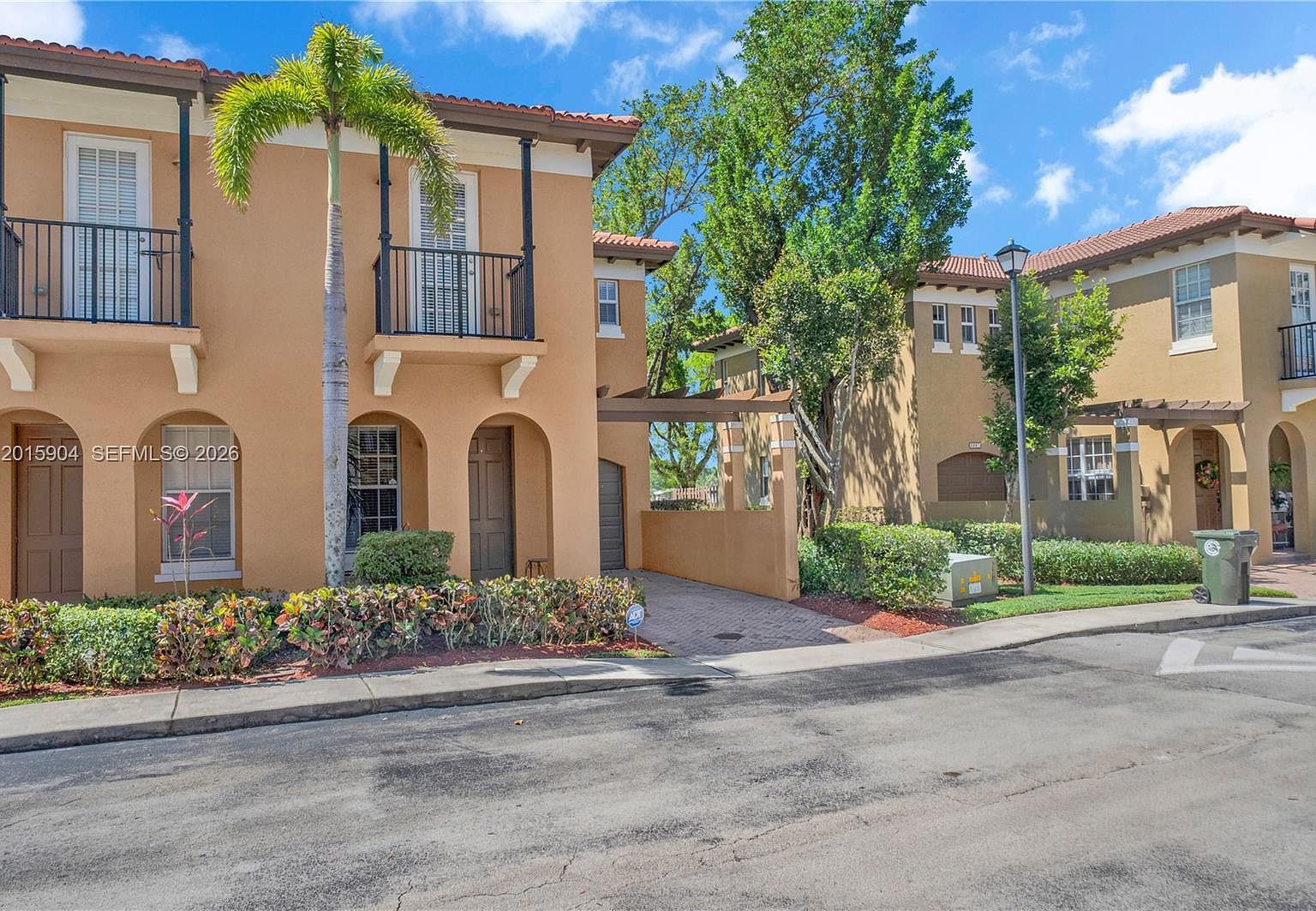6893 Julia Gardens Dr Coconut Creek, FL 33073 - Thumbnail 4