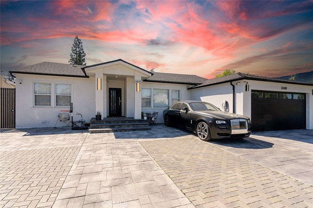 12608 Califa St Valley Village, CA 91607 - Thumbnail 4