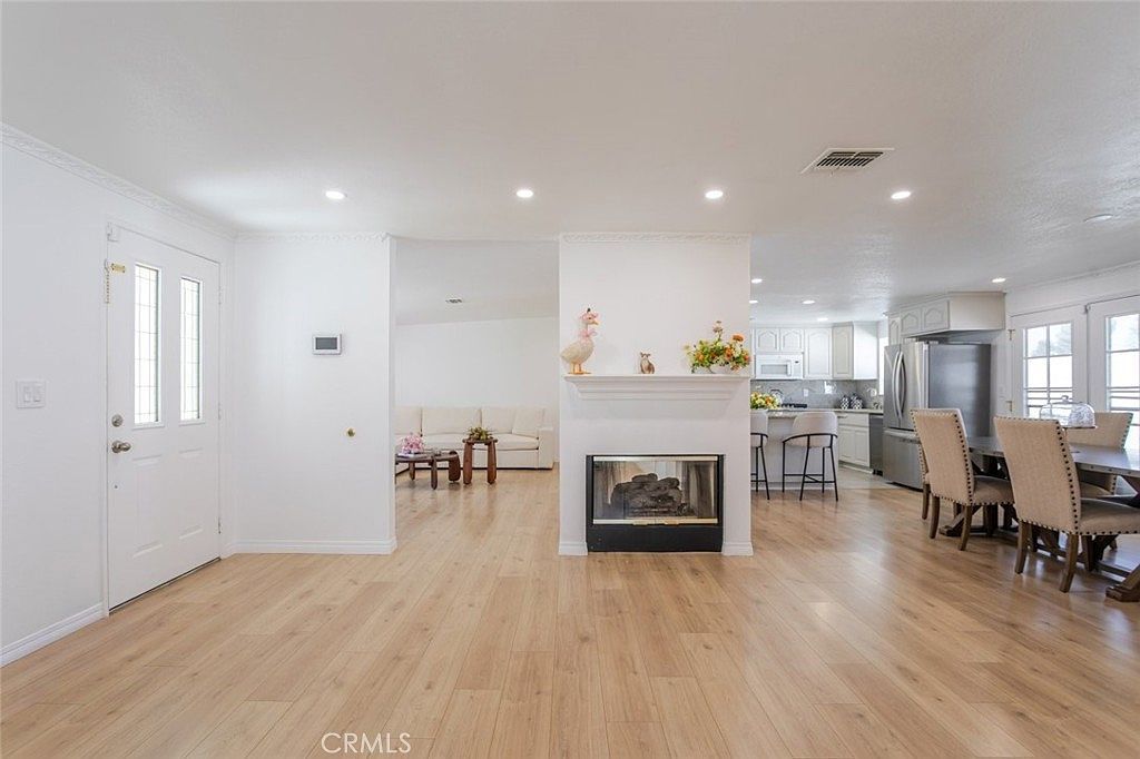 22459 Guadilamar Dr Santa Clarita, CA 91350 - Thumbnail 4