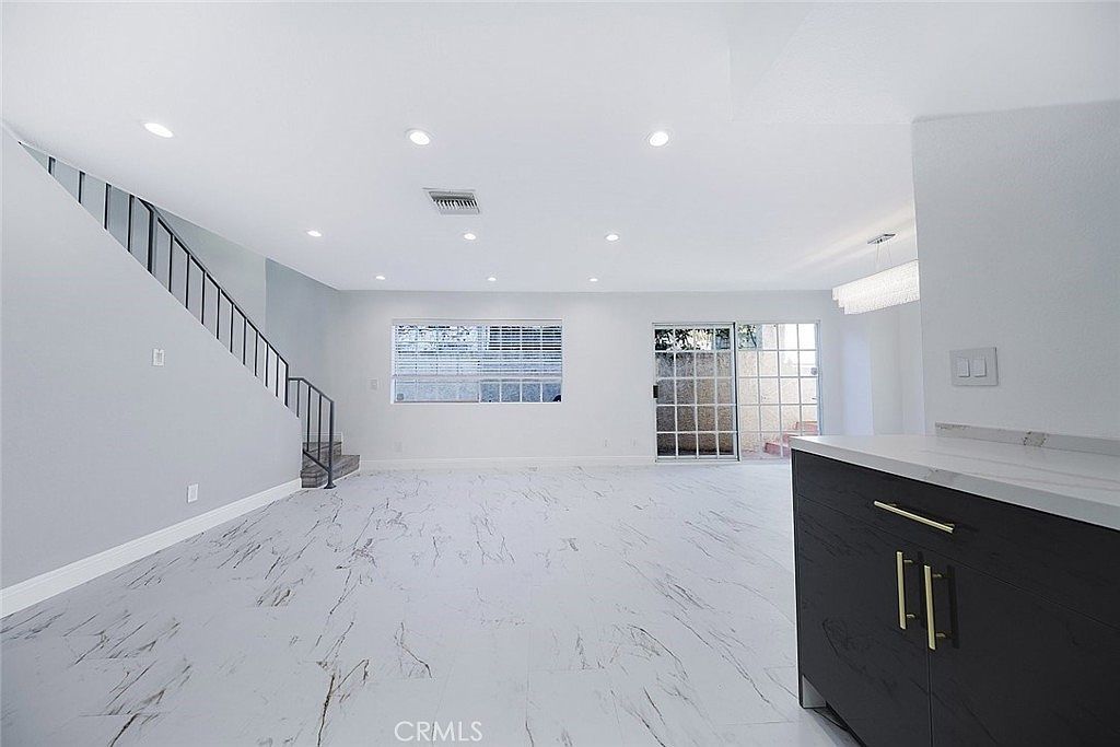 10274 Tujunga Canyon Blvd APT 4 Tujunga, CA 91042 - Thumbnail 4