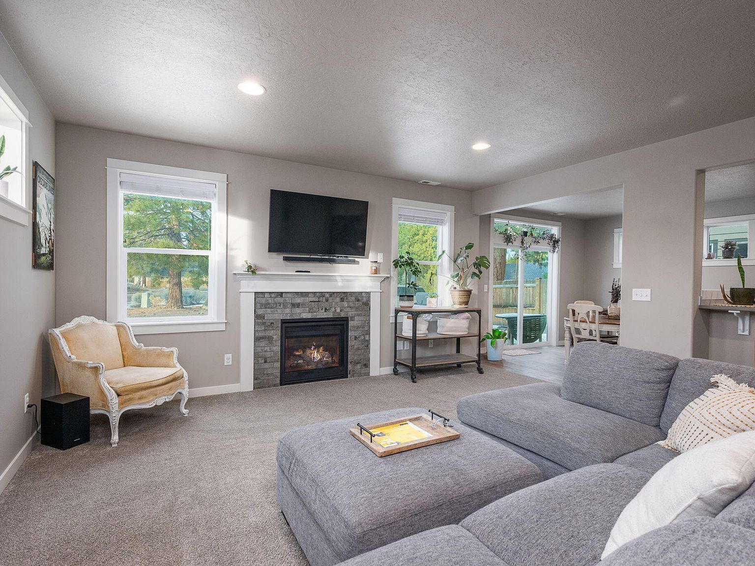 1324 W Hill Ave Sisters, OR 97759 - Thumbnail 4