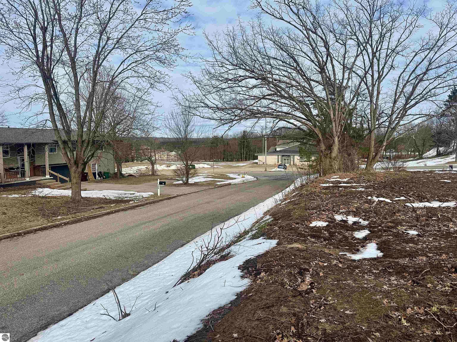 W Garfield St Cadillac, MI 49601 - Thumbnail 4