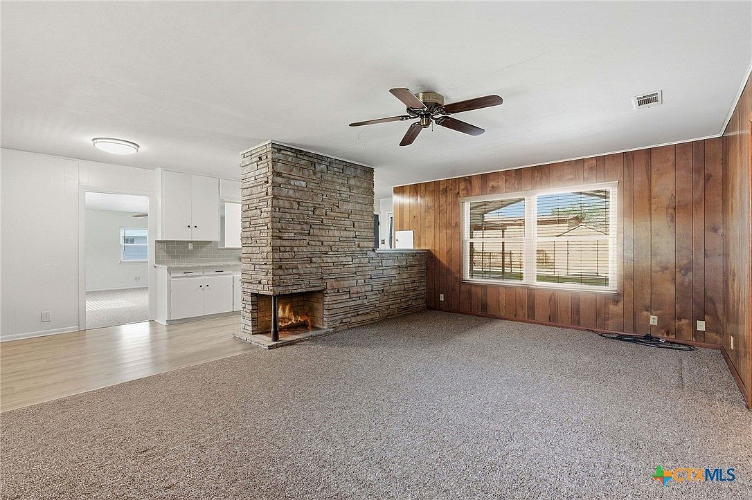 811 Nixon St Lockhart, TX 78644 - Thumbnail 4