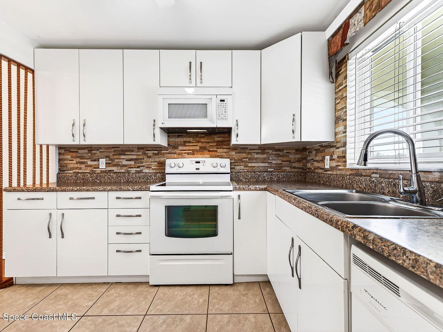 201 Saint Lucie Ln APT 810 Cocoa Beach, FL 32931 - Thumbnail 4