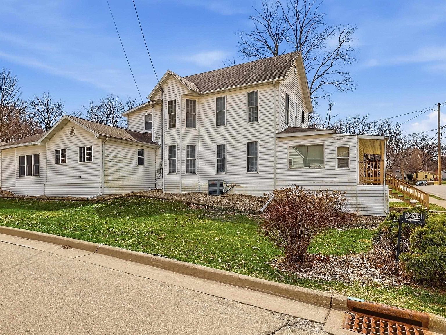 1240 Rosedale Ave Dubuque, IA 52001 - Thumbnail 4