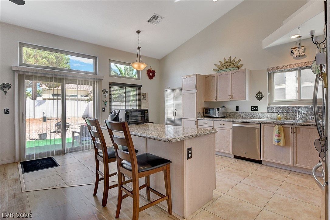 6246 Belgium Dr Las Vegas, NV 89122 - Thumbnail 4