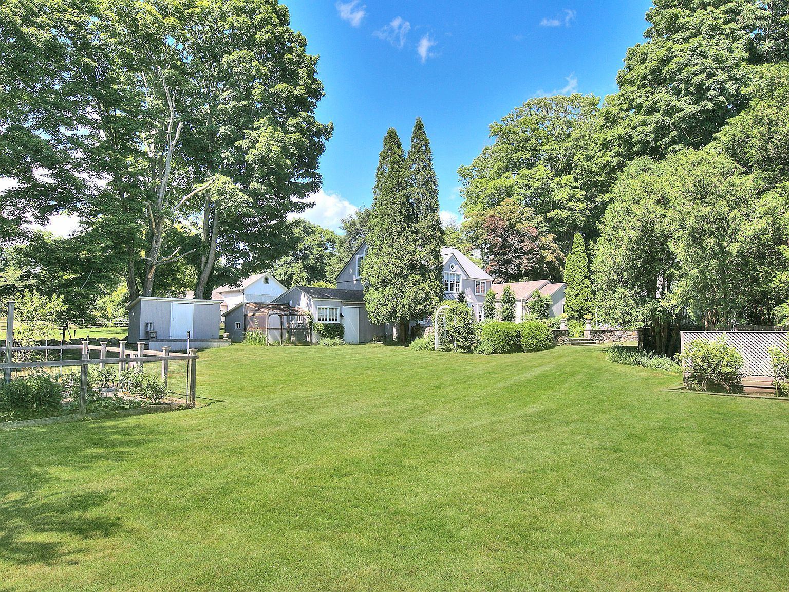 2683 Bronson Rd Fairfield, CT 06824 - Thumbnail 4