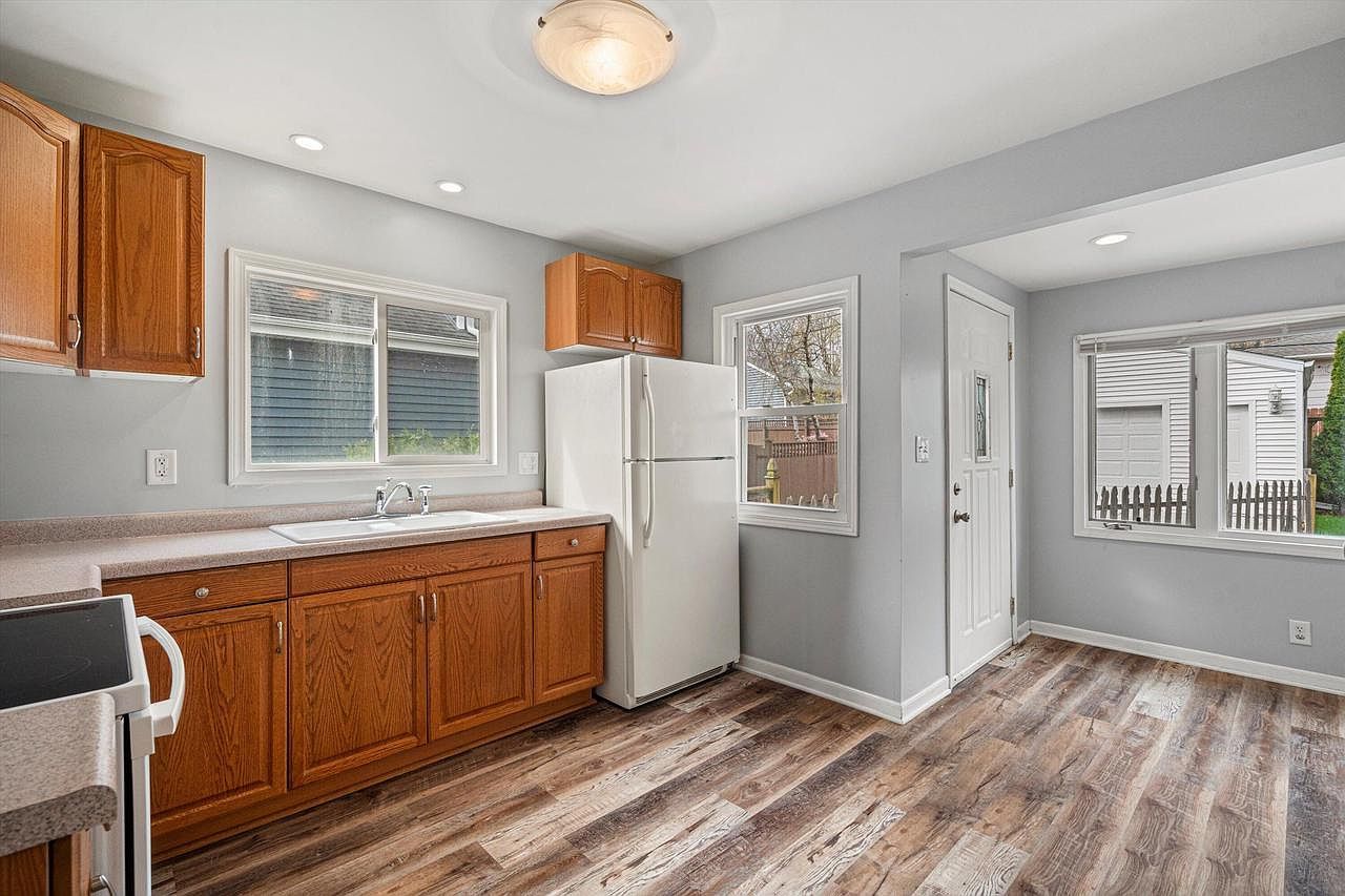 527 N 114th St Wauwatosa, WI 53226 - Thumbnail 4