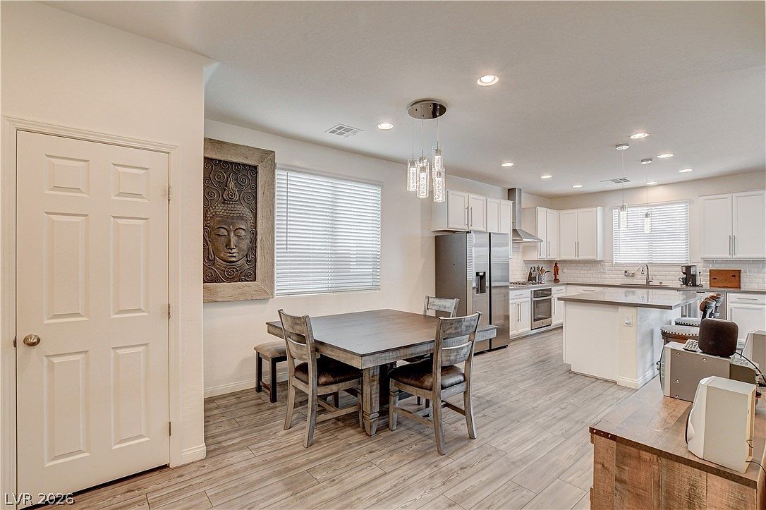 7450 Tinley Creek Ave Las Vegas, NV 89113 - Thumbnail 4