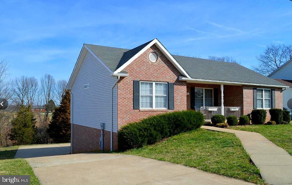 1076 Stuart Dr Front Royal, VA 22630 - Thumbnail 4