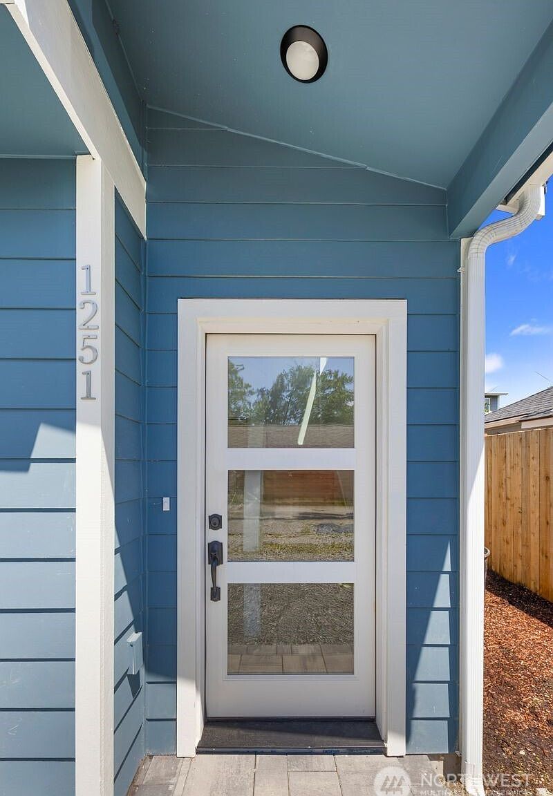 1251 SW 151st St Seattle, WA 98166 - Thumbnail 4