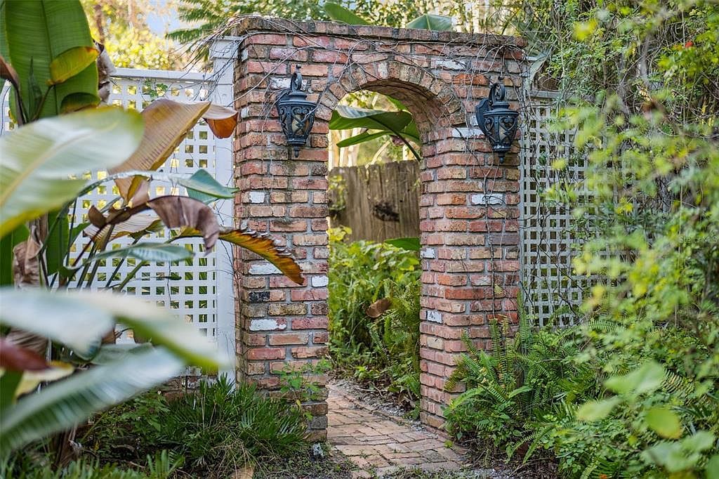 316 N Lakeview Dr Lake Helen, FL 32744 - Thumbnail 4